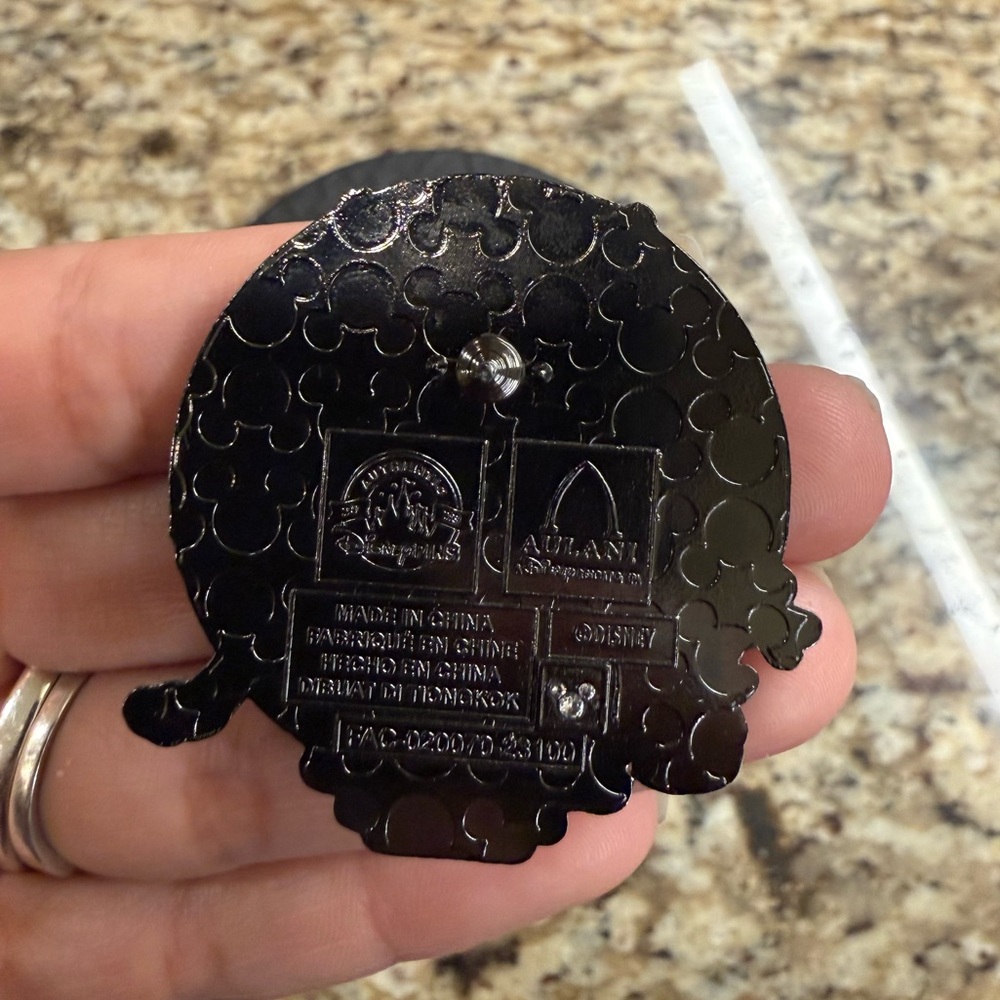 Disney Aulani Halloween 2023 pin - Picture 4 of 4